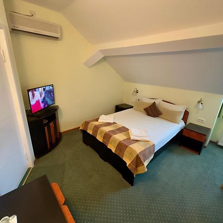 Rădăuţi Pension Hotel Fast מראה חיצוני תמונה