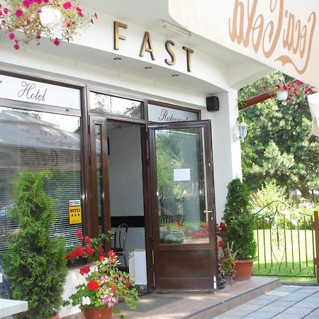 Rădăuţi Pension Hotel Fast מראה חיצוני תמונה