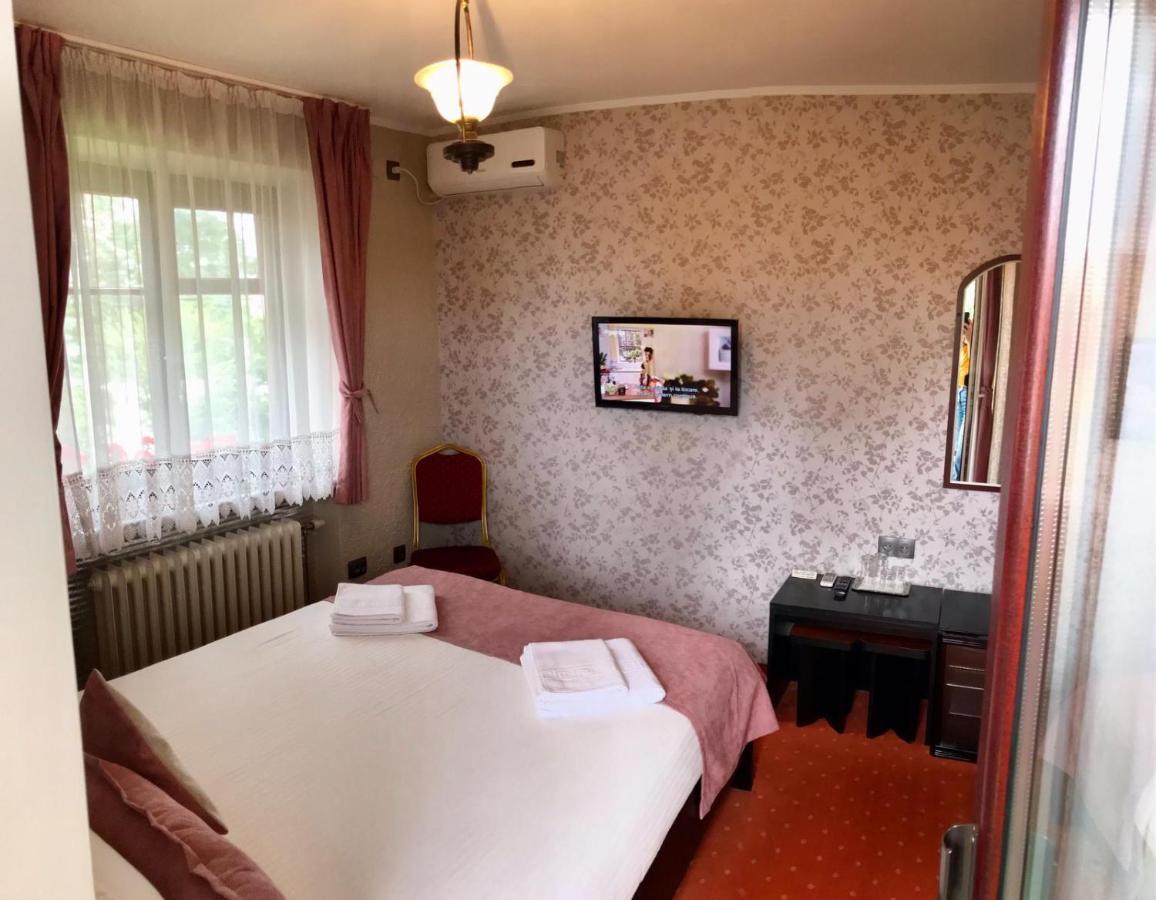 Rădăuţi Pension Hotel Fast מראה חיצוני תמונה