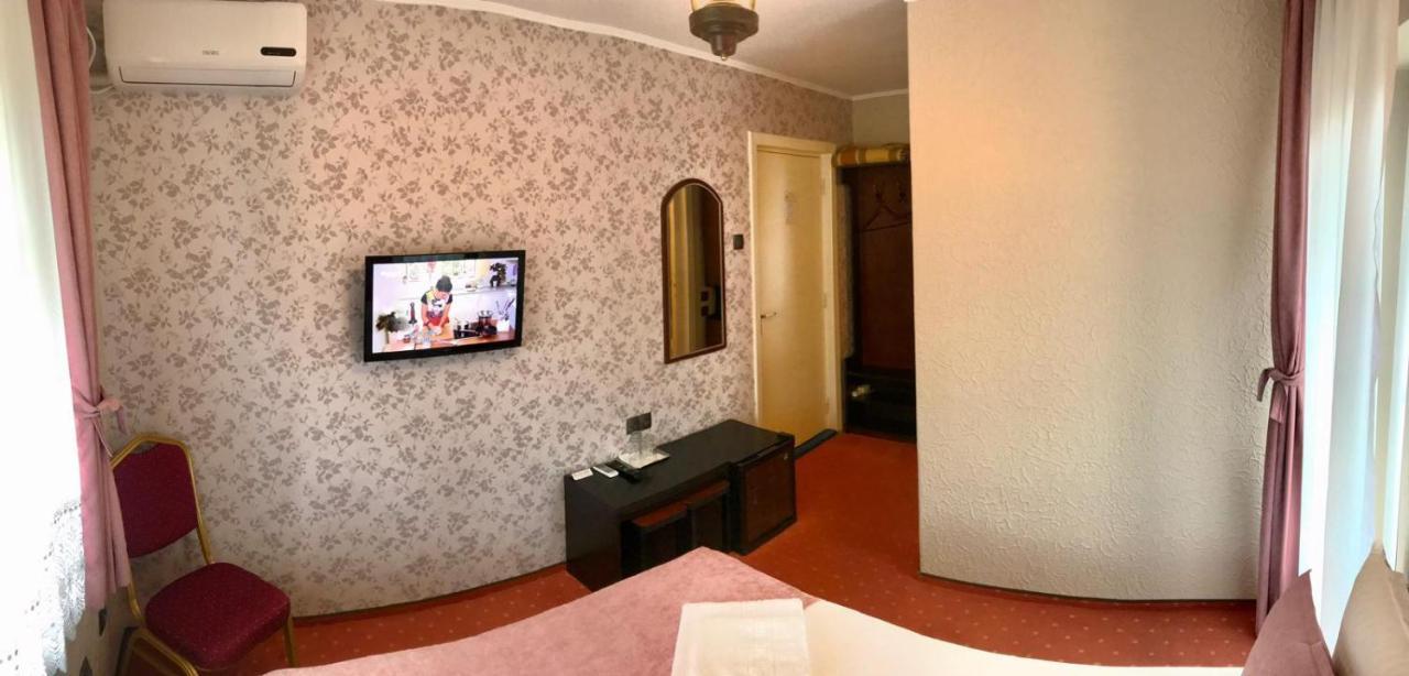 Rădăuţi Pension Hotel Fast מראה חיצוני תמונה