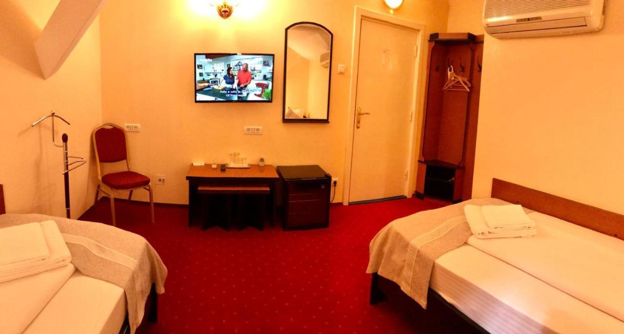 Rădăuţi Pension Hotel Fast מראה חיצוני תמונה