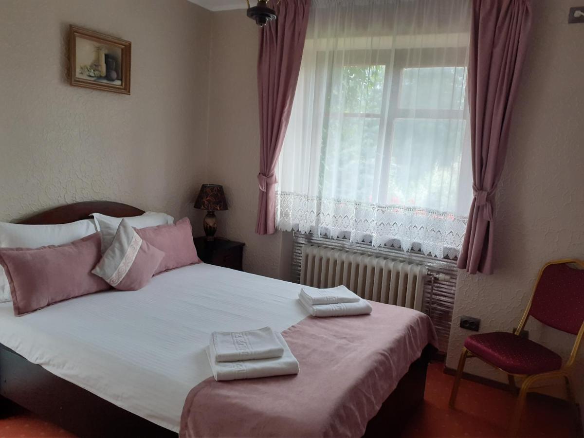 Rădăuţi Pension Hotel Fast מראה חיצוני תמונה