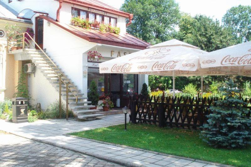 Rădăuţi Pension Hotel Fast מראה חיצוני תמונה