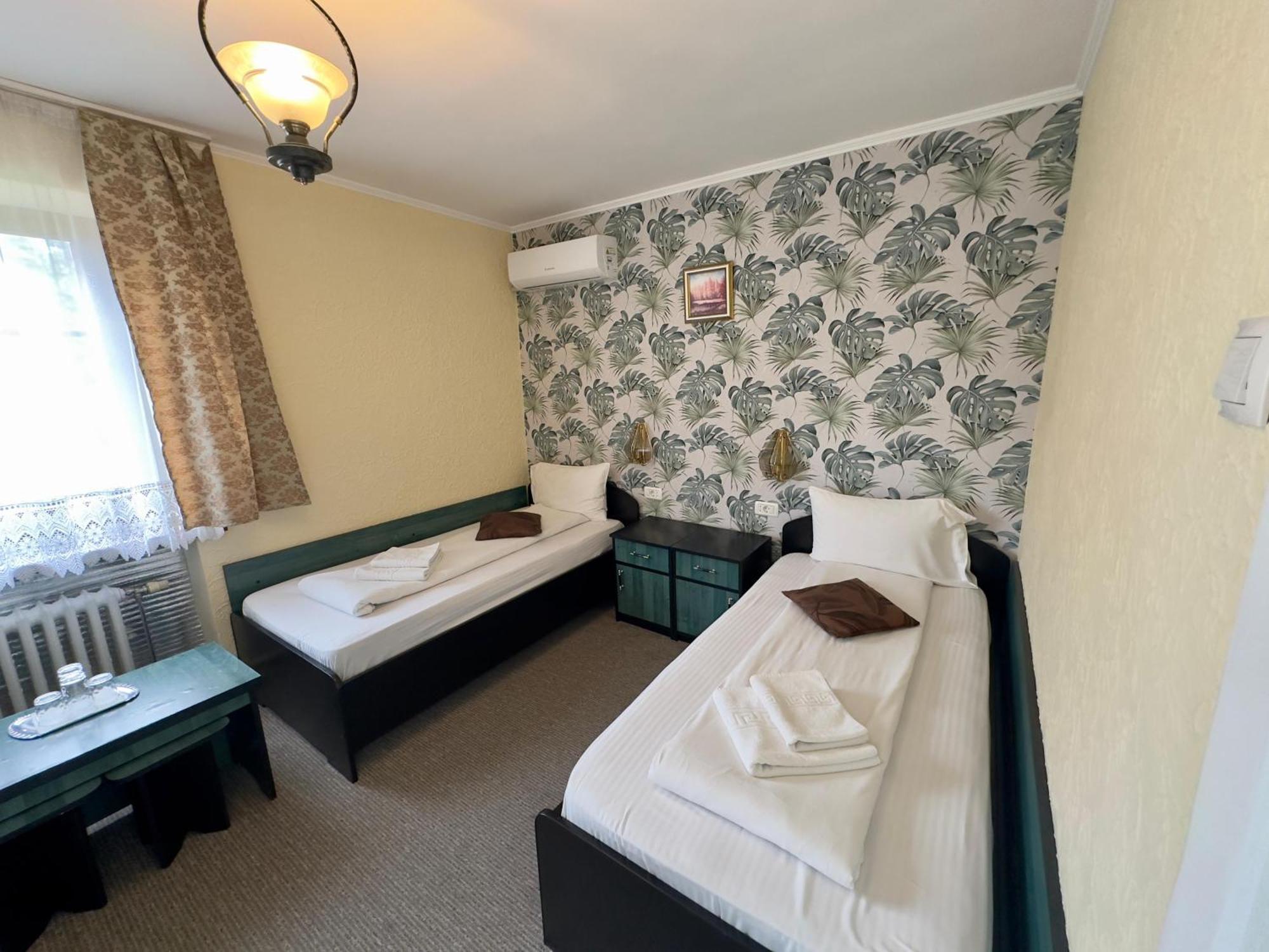 Rădăuţi Pension Hotel Fast מראה חיצוני תמונה