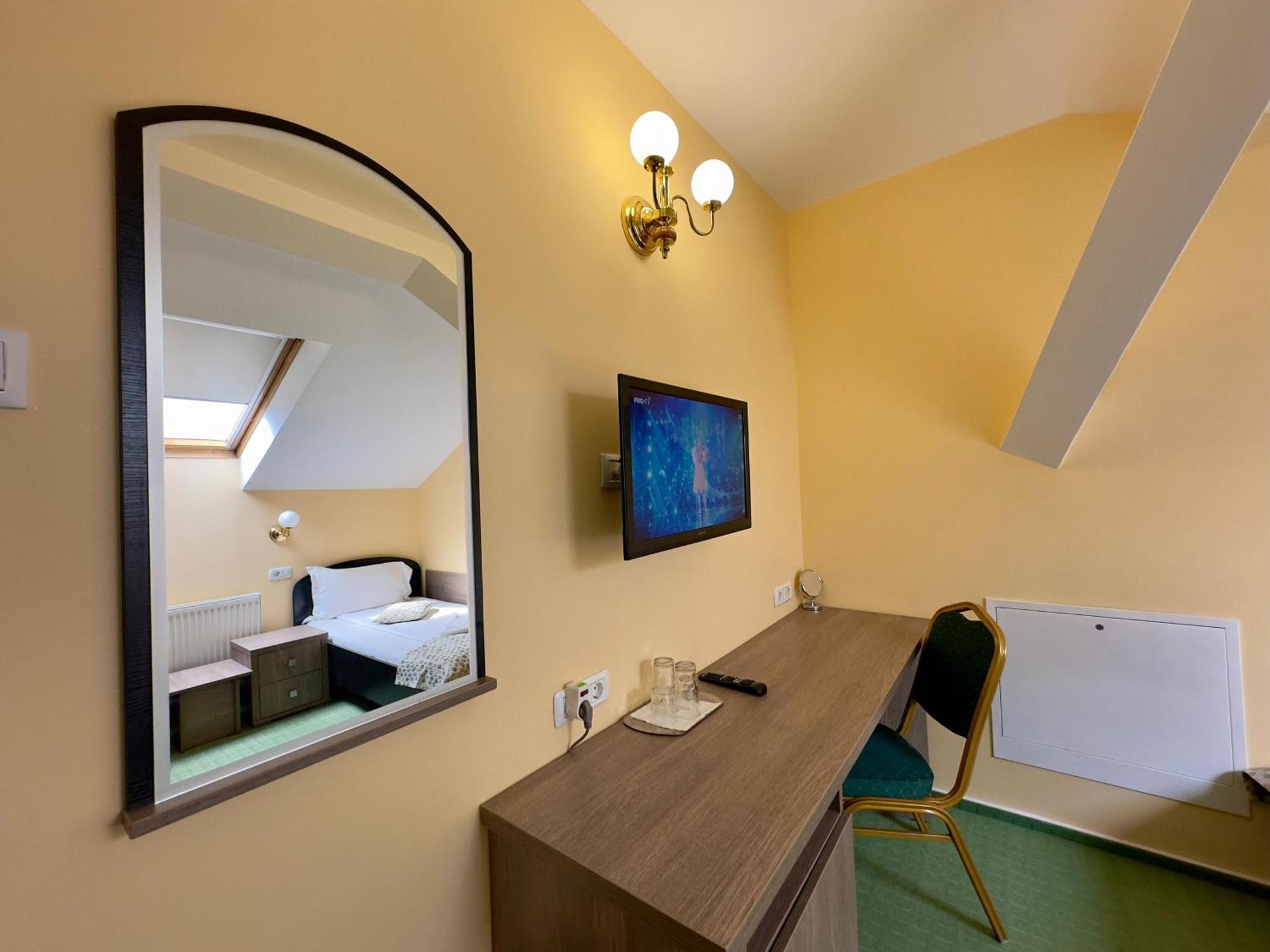 Rădăuţi Pension Hotel Fast מראה חיצוני תמונה