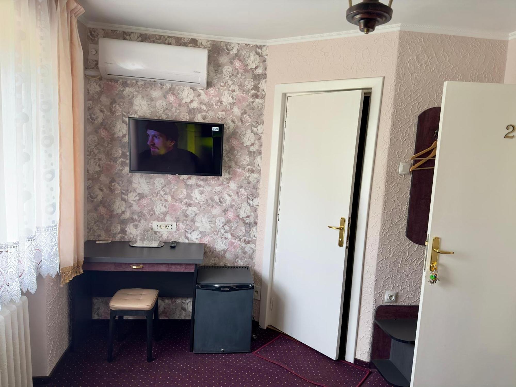Rădăuţi Pension Hotel Fast מראה חיצוני תמונה