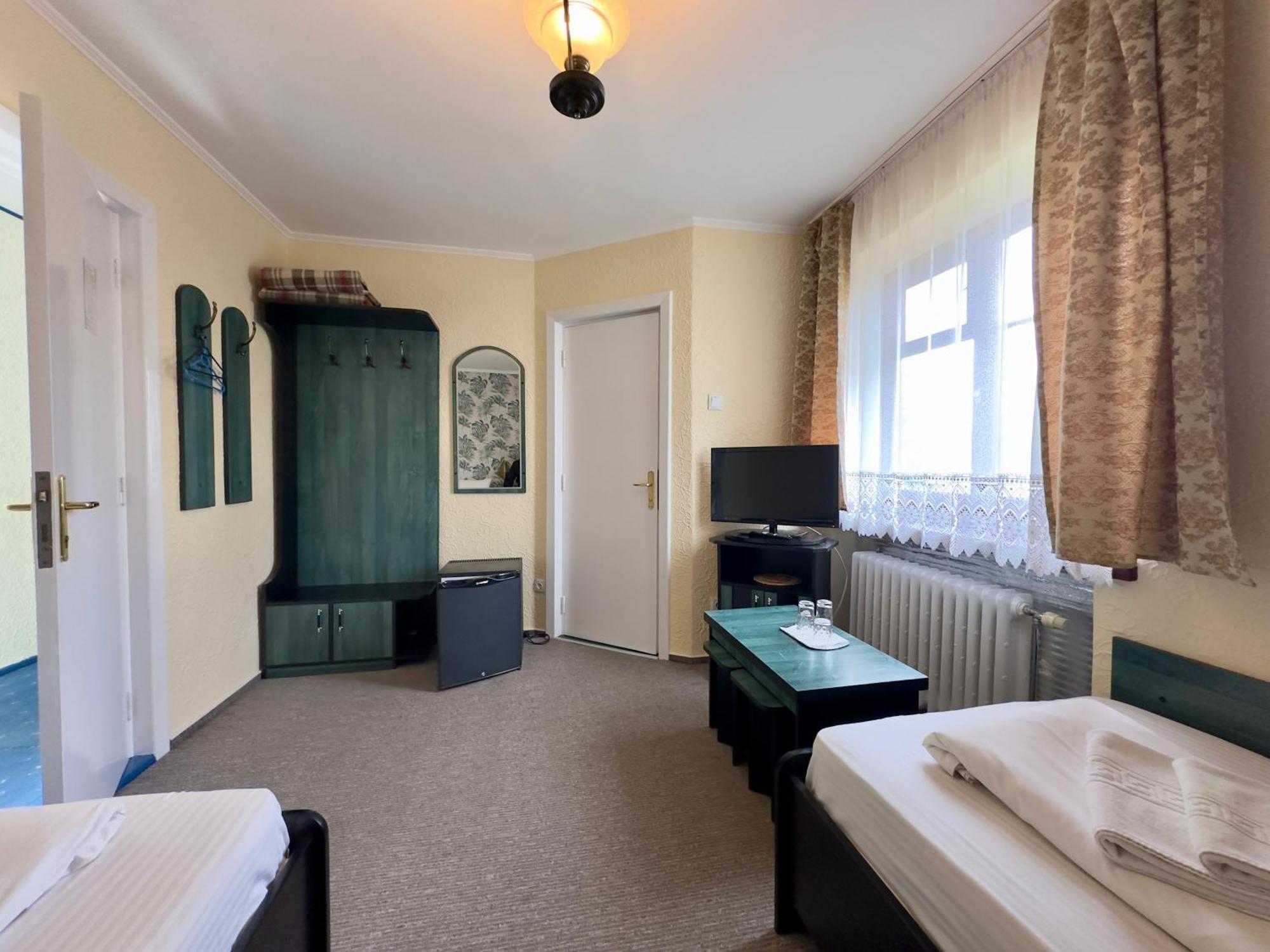 Rădăuţi Pension Hotel Fast מראה חיצוני תמונה