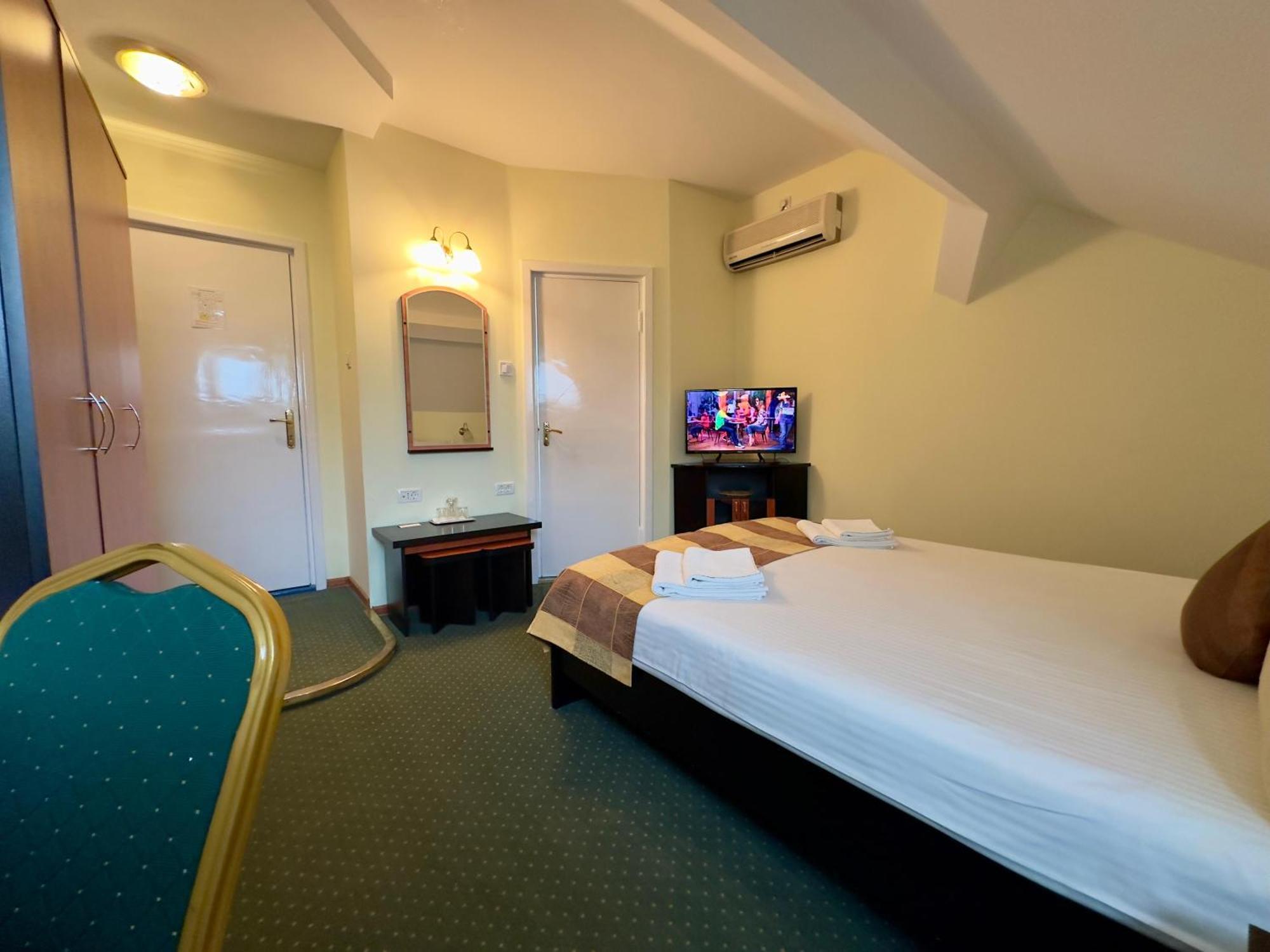 Rădăuţi Pension Hotel Fast מראה חיצוני תמונה