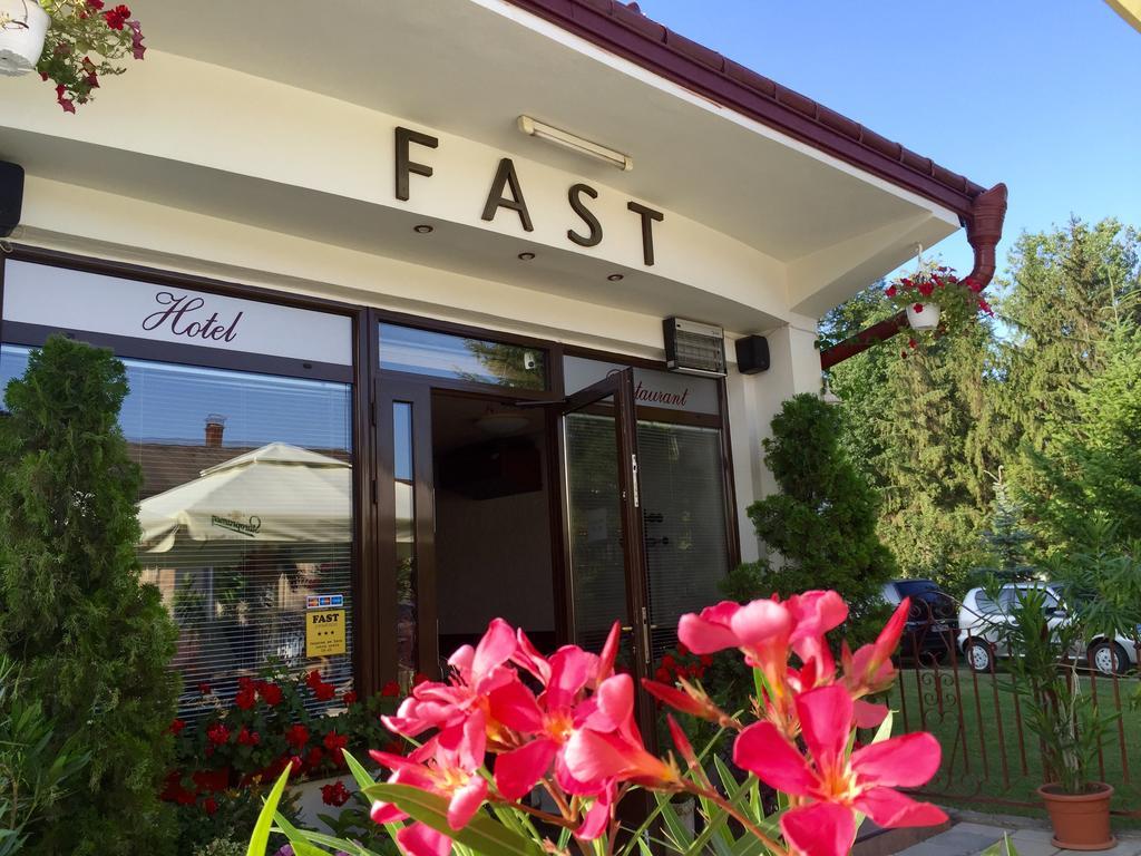 Rădăuţi Pension Hotel Fast מראה חיצוני תמונה
