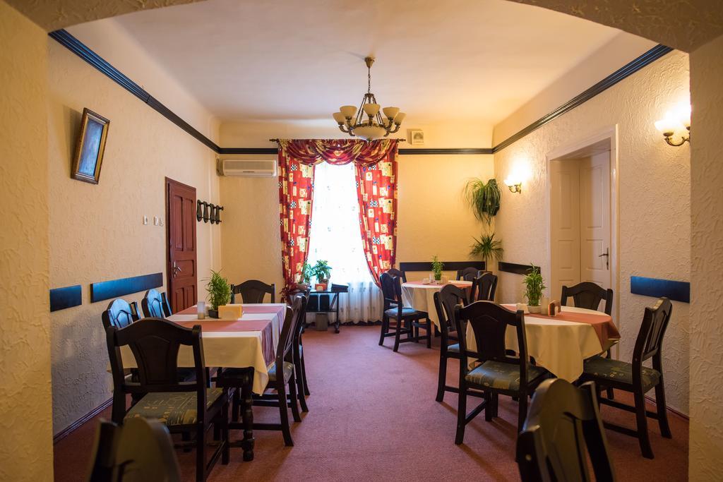 Rădăuţi Pension Hotel Fast מראה חיצוני תמונה