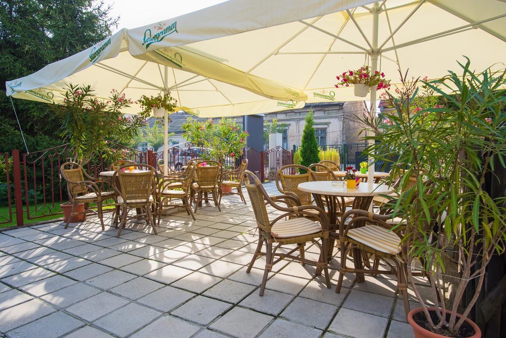 Rădăuţi Pension Hotel Fast מראה חיצוני תמונה