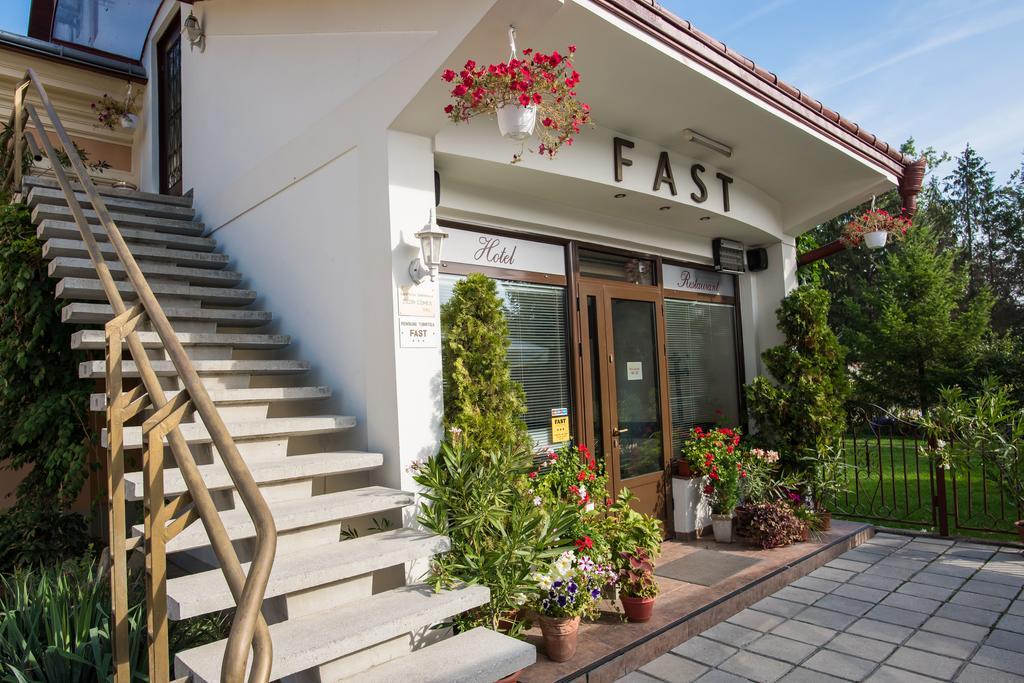 Rădăuţi Pension Hotel Fast מראה חיצוני תמונה