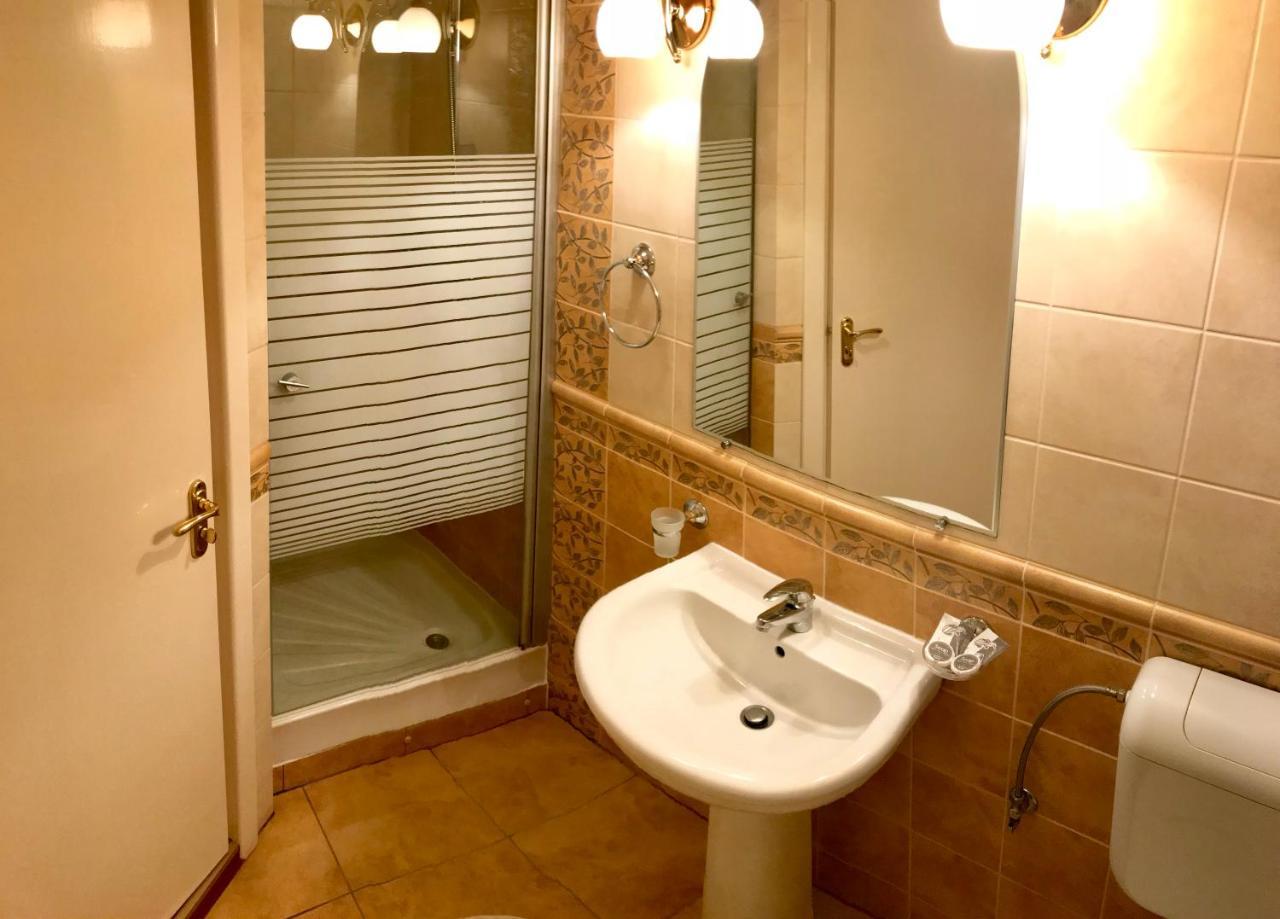 Rădăuţi Pension Hotel Fast מראה חיצוני תמונה
