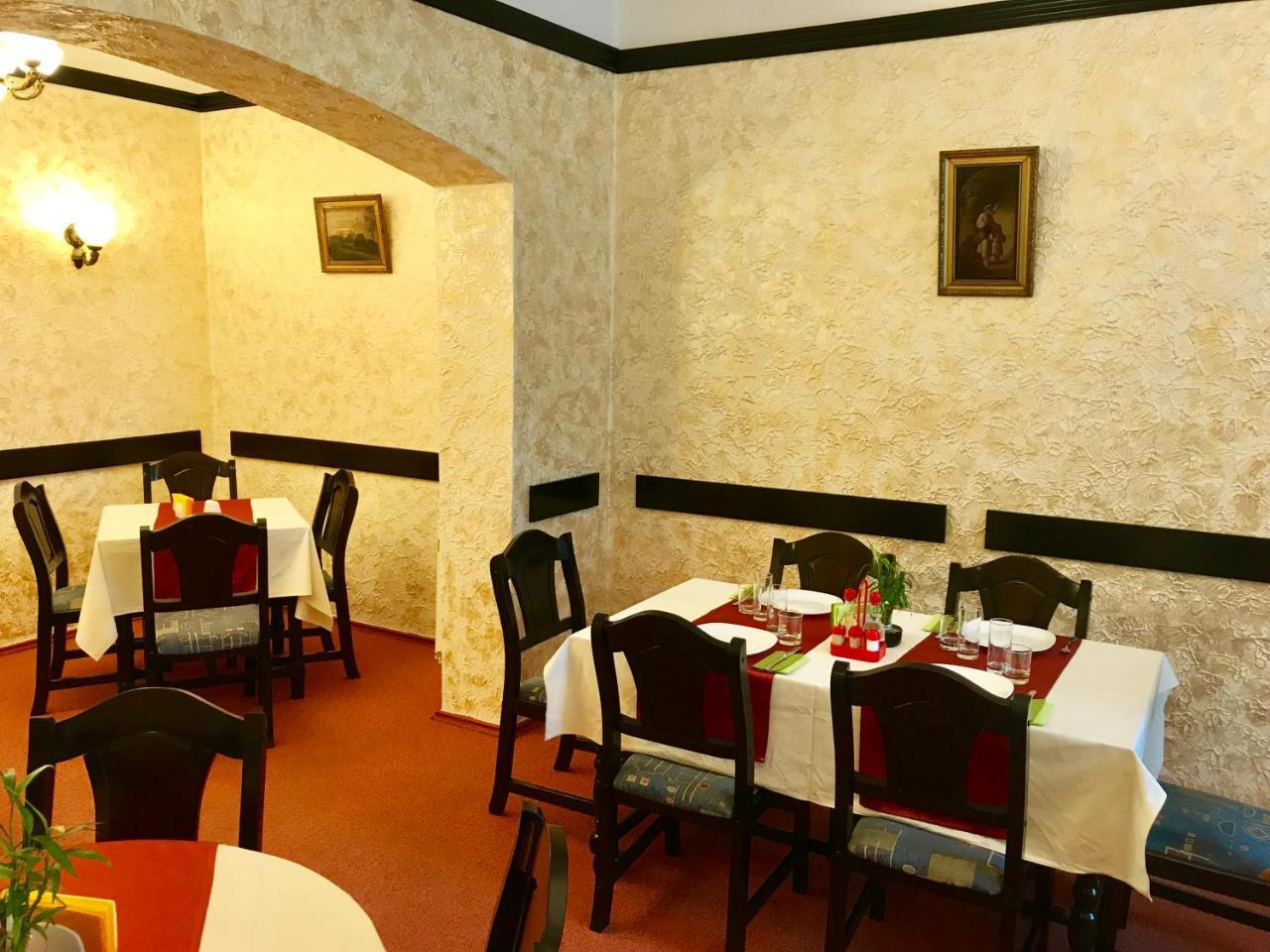 Rădăuţi Pension Hotel Fast מראה חיצוני תמונה