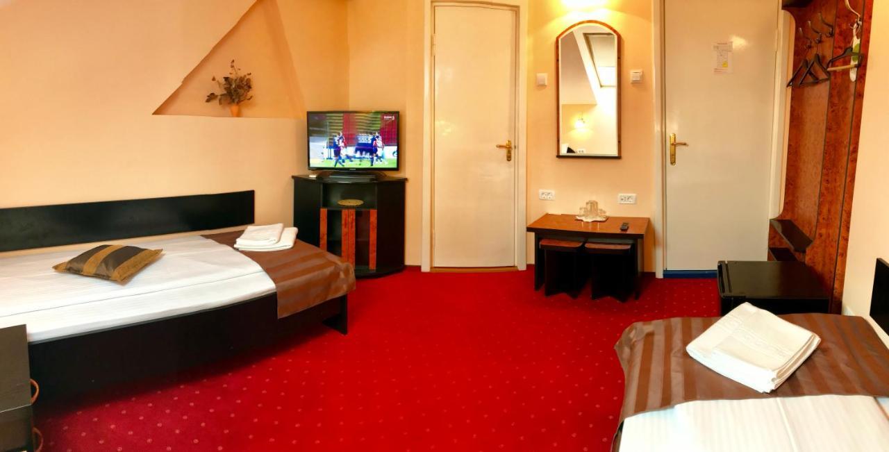 Rădăuţi Pension Hotel Fast מראה חיצוני תמונה