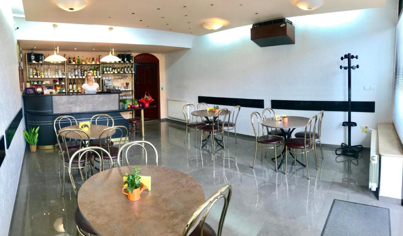 Rădăuţi Pension Hotel Fast מראה חיצוני תמונה